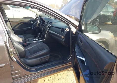 2015 Toyota Camry Xse V6 z USA, uszkodzony, nr VIN 4T1BK1FKXFU561577